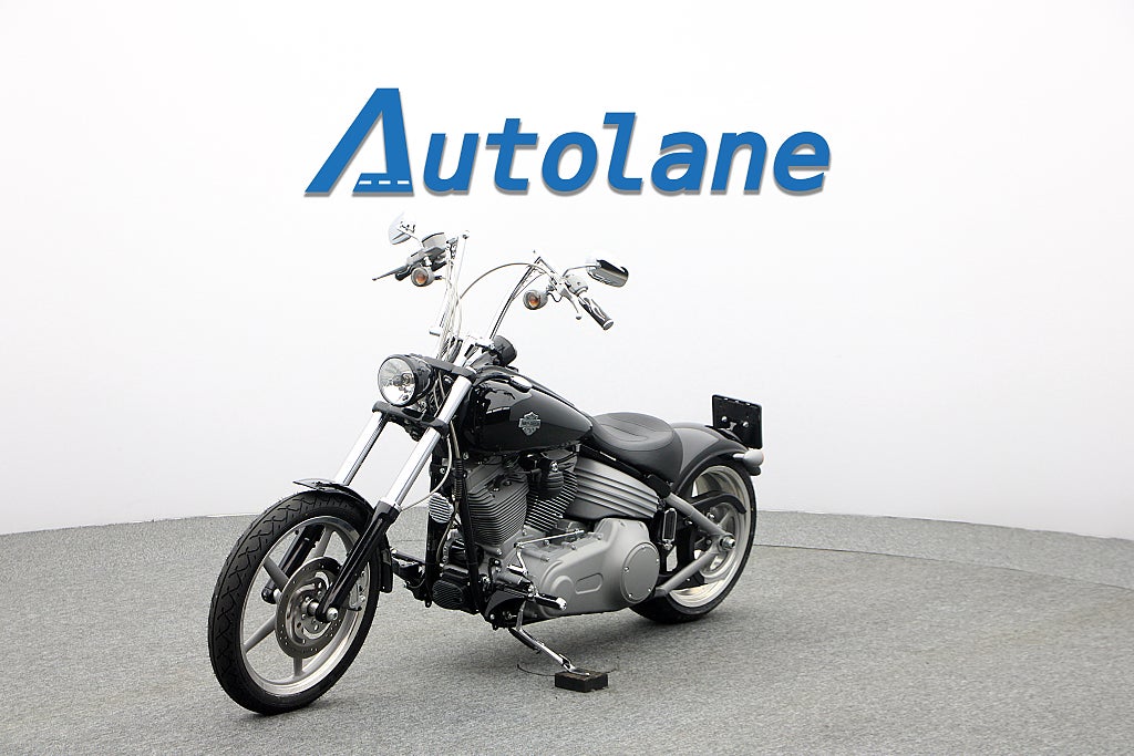 Harley-Davidson Rocker *Nya däck Vance & Hines