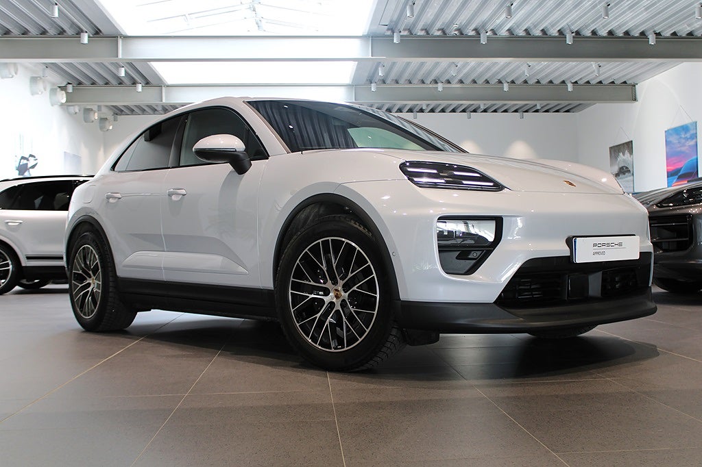 Porsche Macan 4 Moms