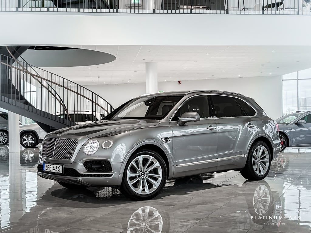 Bentley Bentayga W12 608hk / Touring / City / Pano / Night