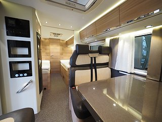 Husbil-halvintegrerad Adria Coral S 670 SLT 10 av 20