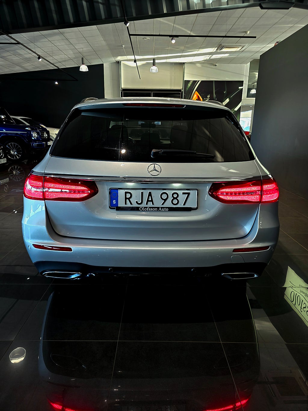 Mercedes-Benz E 220 d AMG Night Värmare Drag Kombi - bild 7