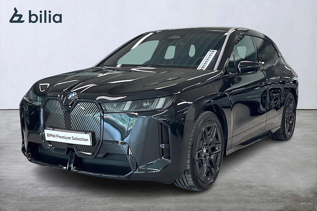 BMW iX xDrive 60 M-Sport | DEMOBIL | Aktiv farthållare | H&K | Drag 