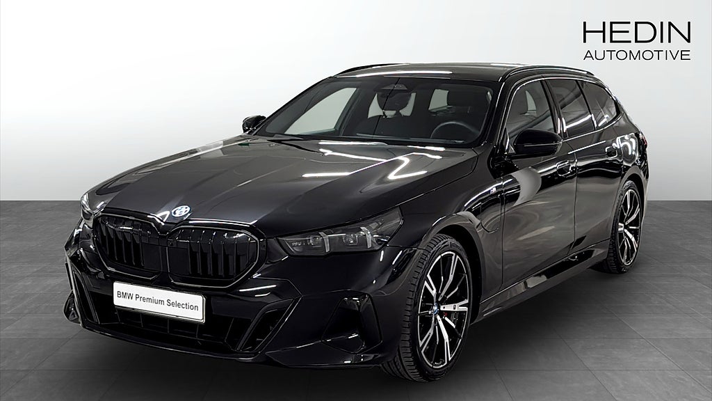 BMW 530e xDrive Touring M-Sport Pro / Innovation / 20" / Drag