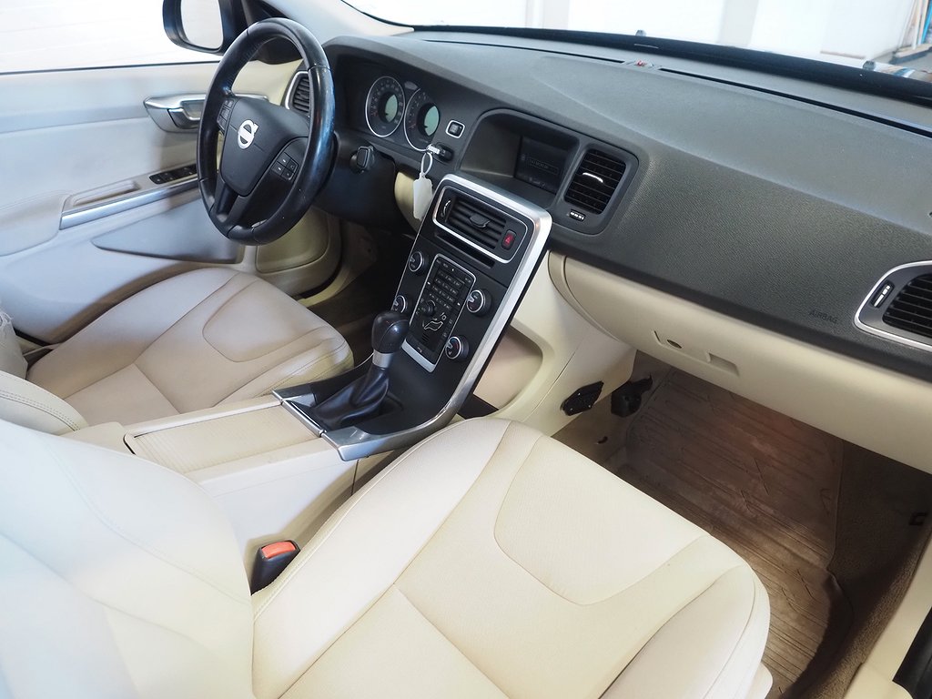 Volvo S60 T3 Kinetic 150hk | Låga mil | 2012