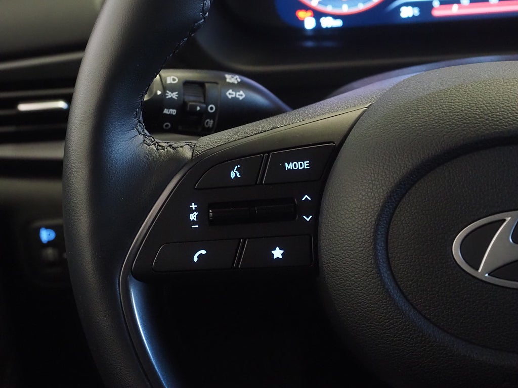 Hyundai i20 Essential 1.0 T-GDI 100HK Automat Kamera Moms 2025