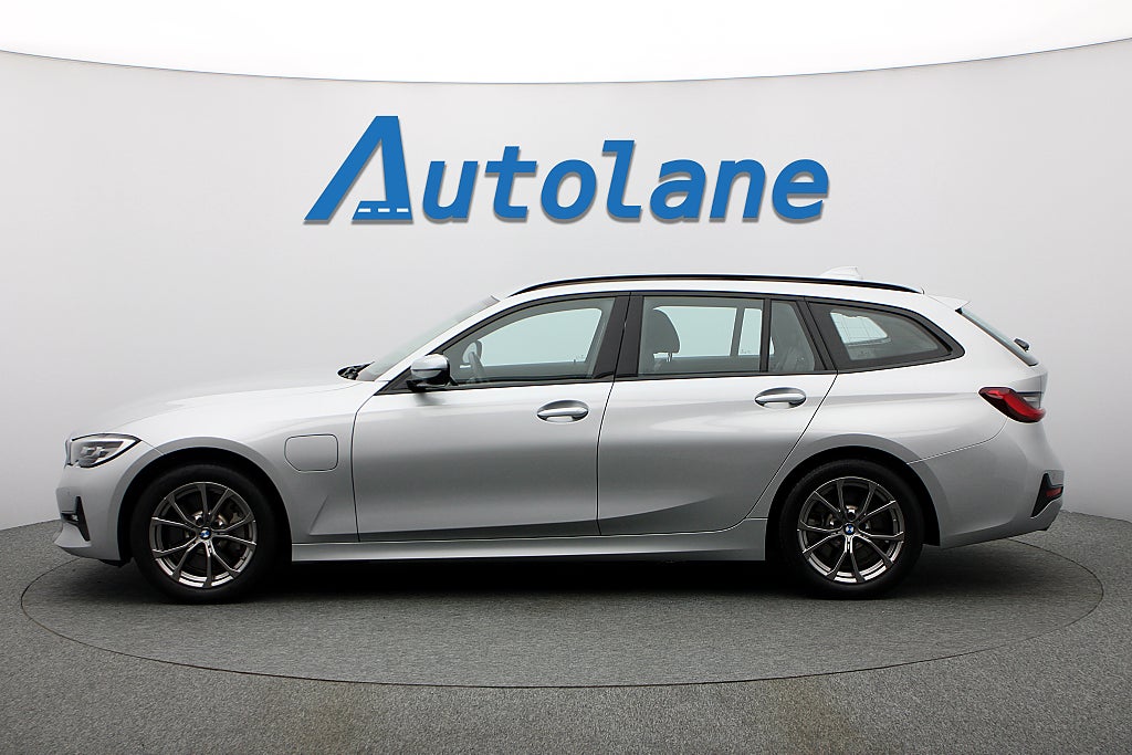 BMW 330e Touring 292hk  Phev Sommarkampanj 4,99% Laddhybrid