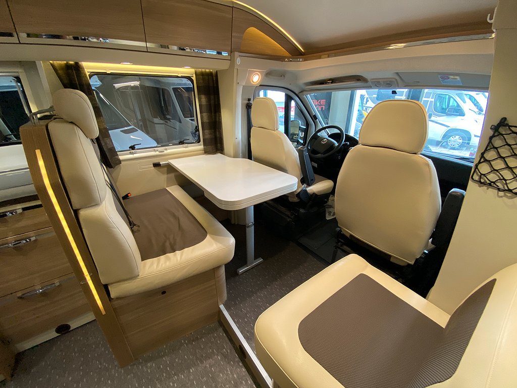 Adria Coral 670 SL / B-körkort / Solcell / Långbädd / Garage - Adria