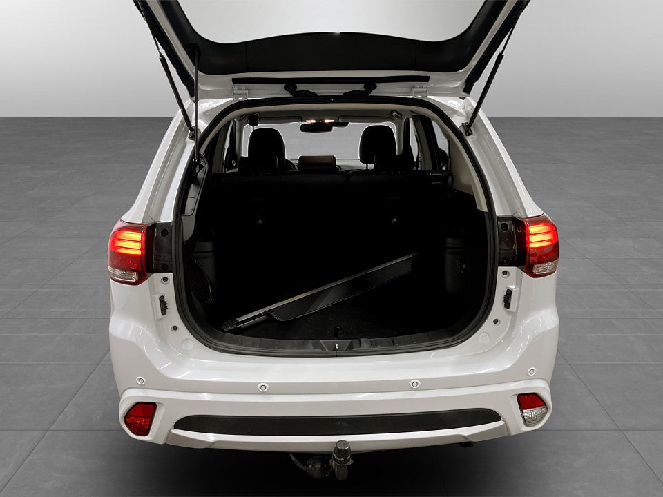 Bild på Mitsubishi Outlander Business PHEV 203hk Aut 4WD DRAG B-KAMERA ELSTOL