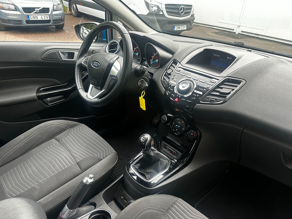 Ford Fiesta 5-dörrar 1.25 Titanium 12 MÅNADERS GARANTI