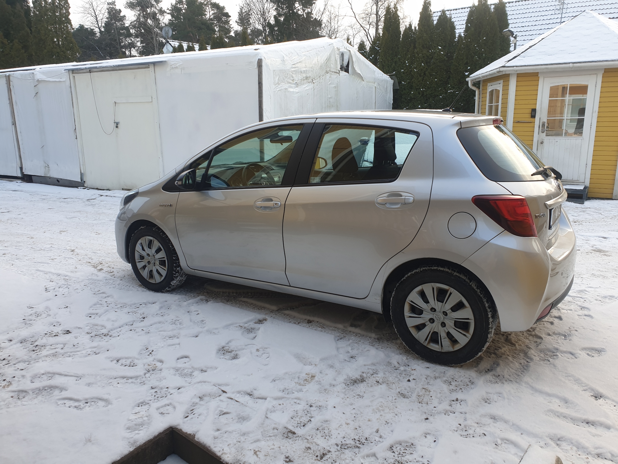 Toyota Yaris Hybrid e-CVT Euro 6 101hk 2016, bild 4/43