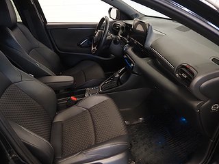Halvkombi Toyota Yaris 10 av 21