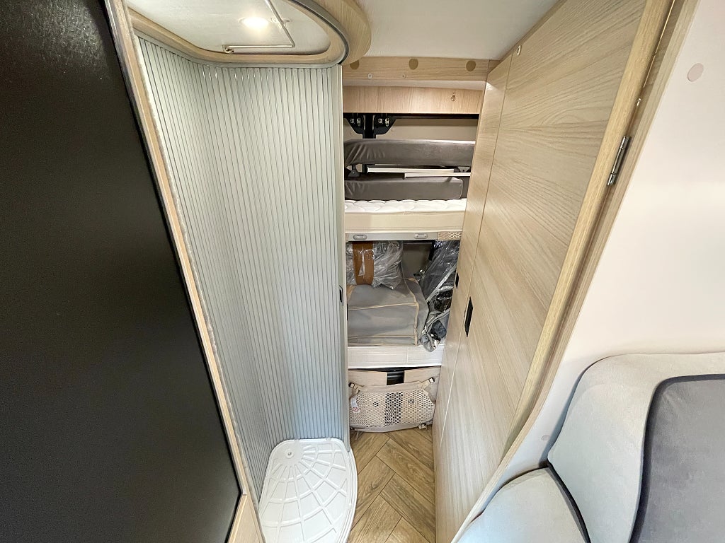 CHALLENGER F&S Edition / Solcell / Webasto / Litium / 5 bältad / Pop-Up - CHALLENGER