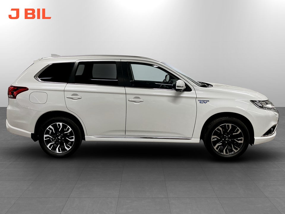 Bild på Mitsubishi Outlander Business PHEV 203hk Aut 4WD DRAG B-KAMERA ELSTOL
