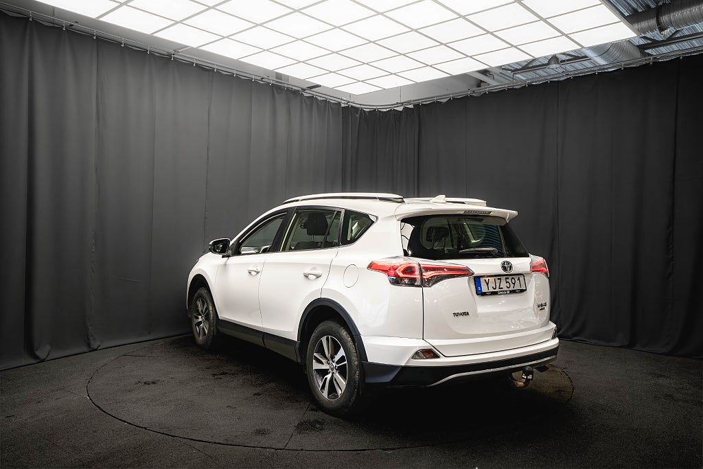 Toyota RAV4 Dual VVT-i AWD Active DRAG KAMERA M&K-VÄRMARE 152hk