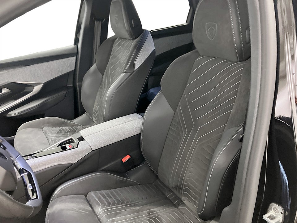 Bild på Peugeot 5008 GT Ultimate Hybrid 145hk Aut 7-SITS ELSTOL CARPLAY
