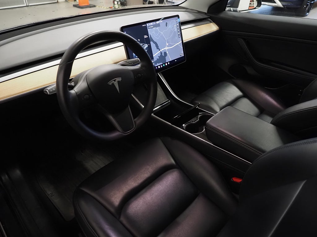 Tesla Model 3 Standard Range Plus Panorama Läder Navigation Kamera