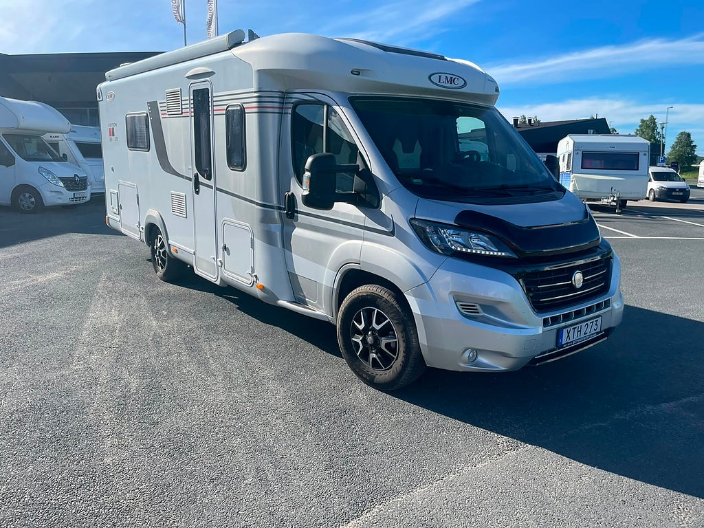 LMC T 712