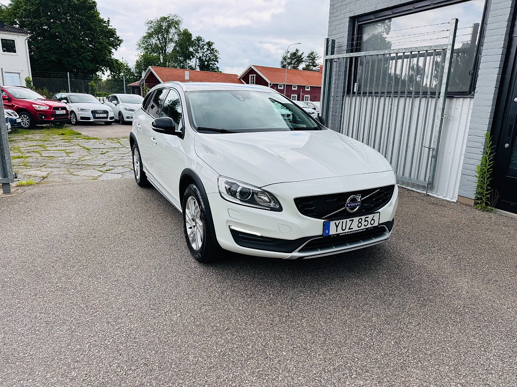 Volvo V60 Cross Country D4 190HK AWD GEARTRONIC CLASSIC / DRAG / VÄRMARE