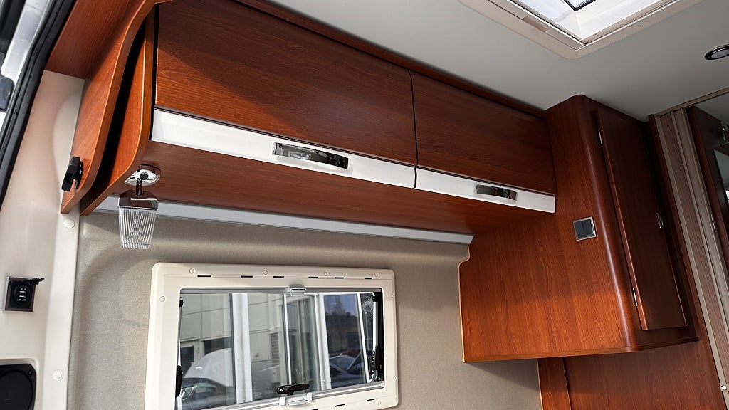 Rapido V68 1 Ägare, Långbädd, Dragkrok thumbnail