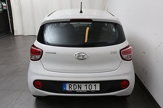 Halvkombi Hyundai i10 7 av 19