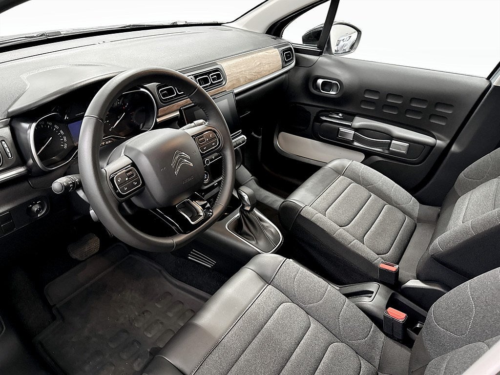 Bild på Citroën C3 Shine 1.2 110hk Aut - CARPLAY, P-SENSORER BAK