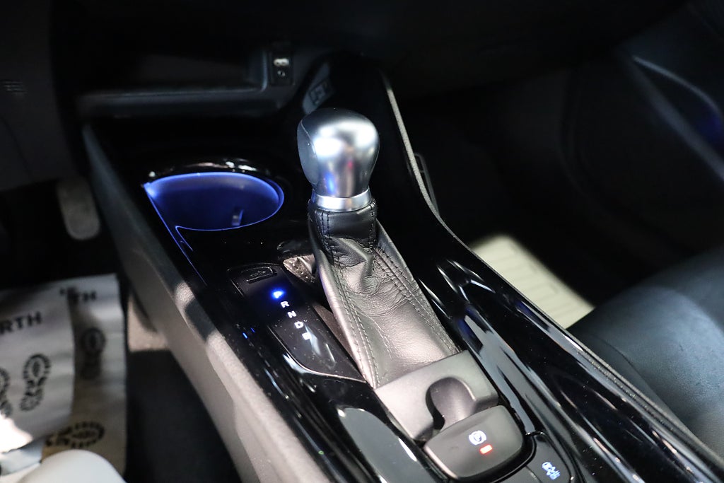 Toyota C-HR Hybrid CVT X-Edition Kamera M-Värme JBL Läder Rattvärme 2018