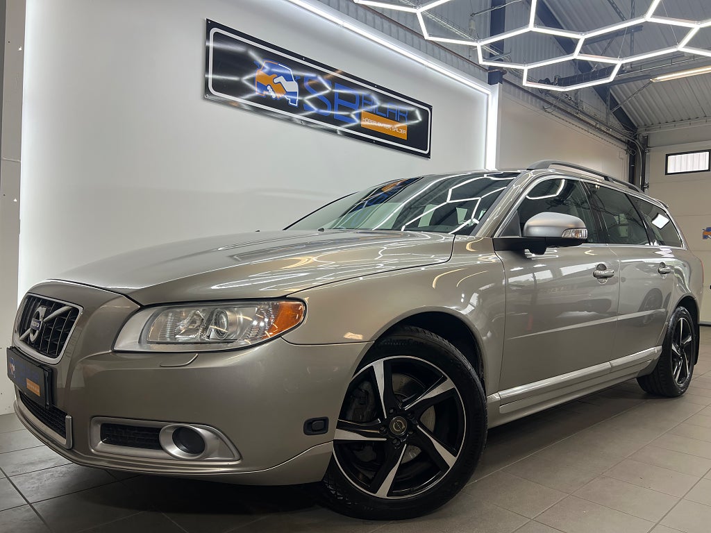 Volvo V70 2.5FT Manuell, 231hk Momentum Blis Adaptiv farthållare