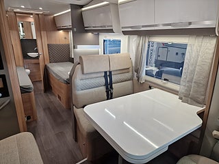 Husbil-halvintegrerad Adria MATRIX PLUS 670 SLT 13 av 27