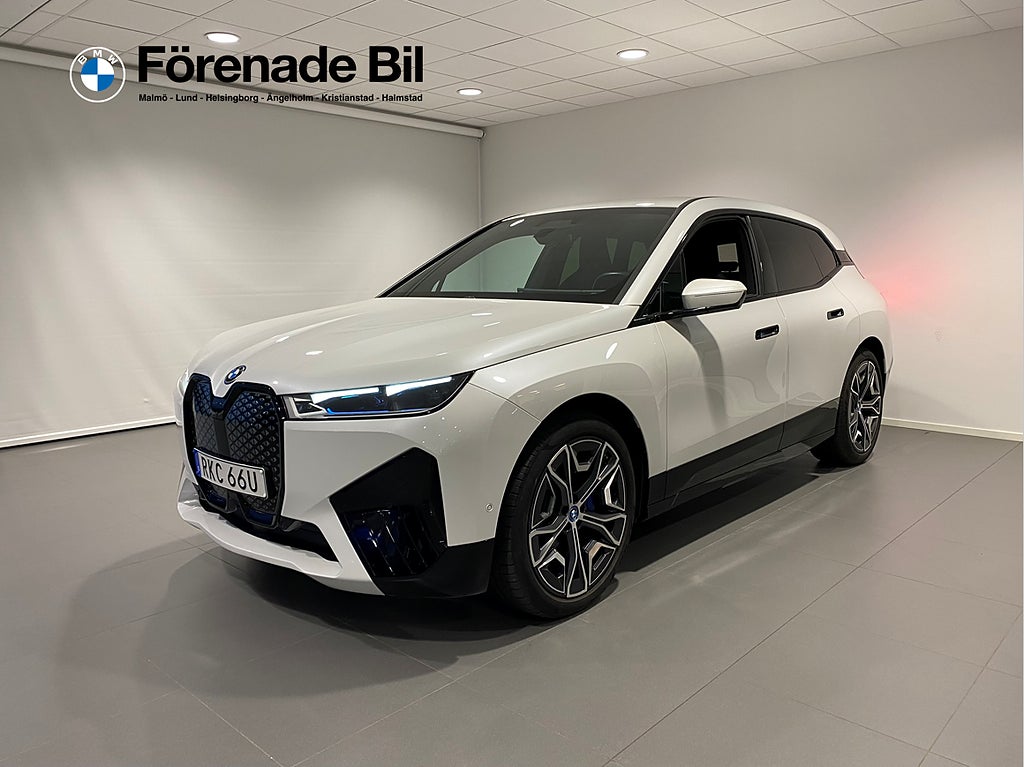 BMW iX xDrive40 Sportpaket Innovation H/K Laserljus Drag