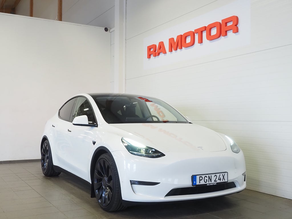 Tesla Model Y Performance 534hk AWD | Dragkrok | Panorama | Moms | 2023
