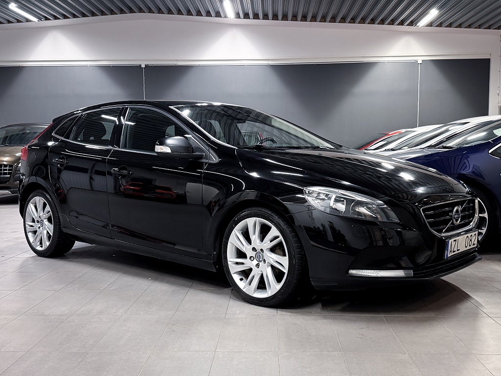 Volvo V40 D2 Kinetic Nybesiktigad Ny Kamrem 2 Brukare 