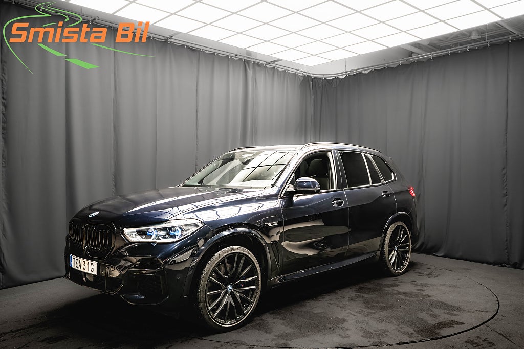 BMW X5 xDrive45e M Sport PANO LASER LUFT 22'' DRAG HUD MOMS 