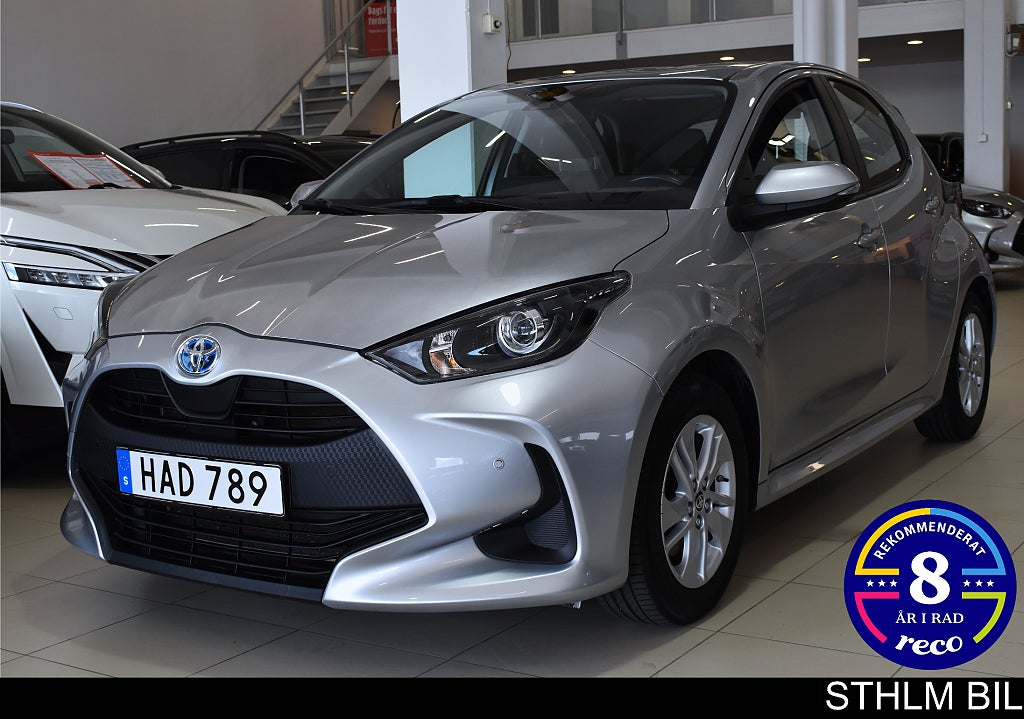 Toyota Yaris Hybrid CVT Active B-Kam Rattvärme PDC / Fram/bak Moms