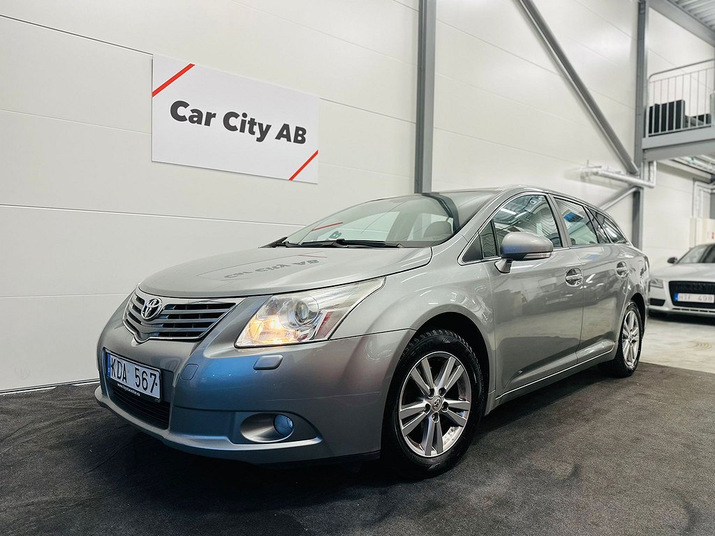 Toyota Avensis Kombi 1.8 Valvematic Business Panoramatak