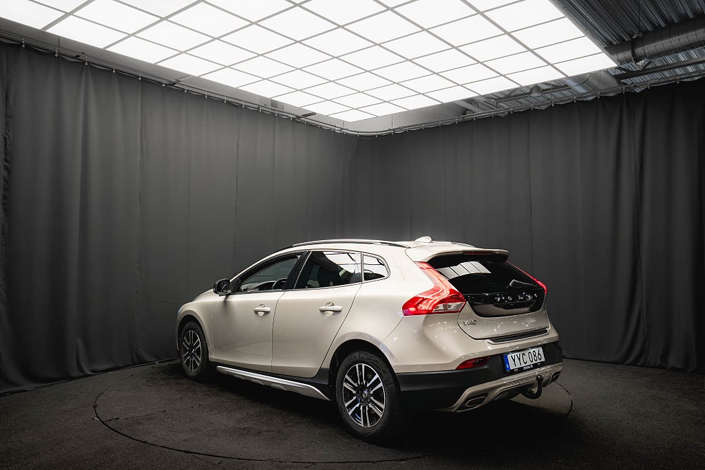 Volvo V40 Cross Country T3 PRO MAX-UTR PANO LÄDER KAMERA DRAG H/K BLIS