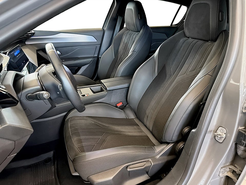 Bild på Peugeot E-308 5D GT 54kWh 156hk Aut B-KAMERA CARPLAY