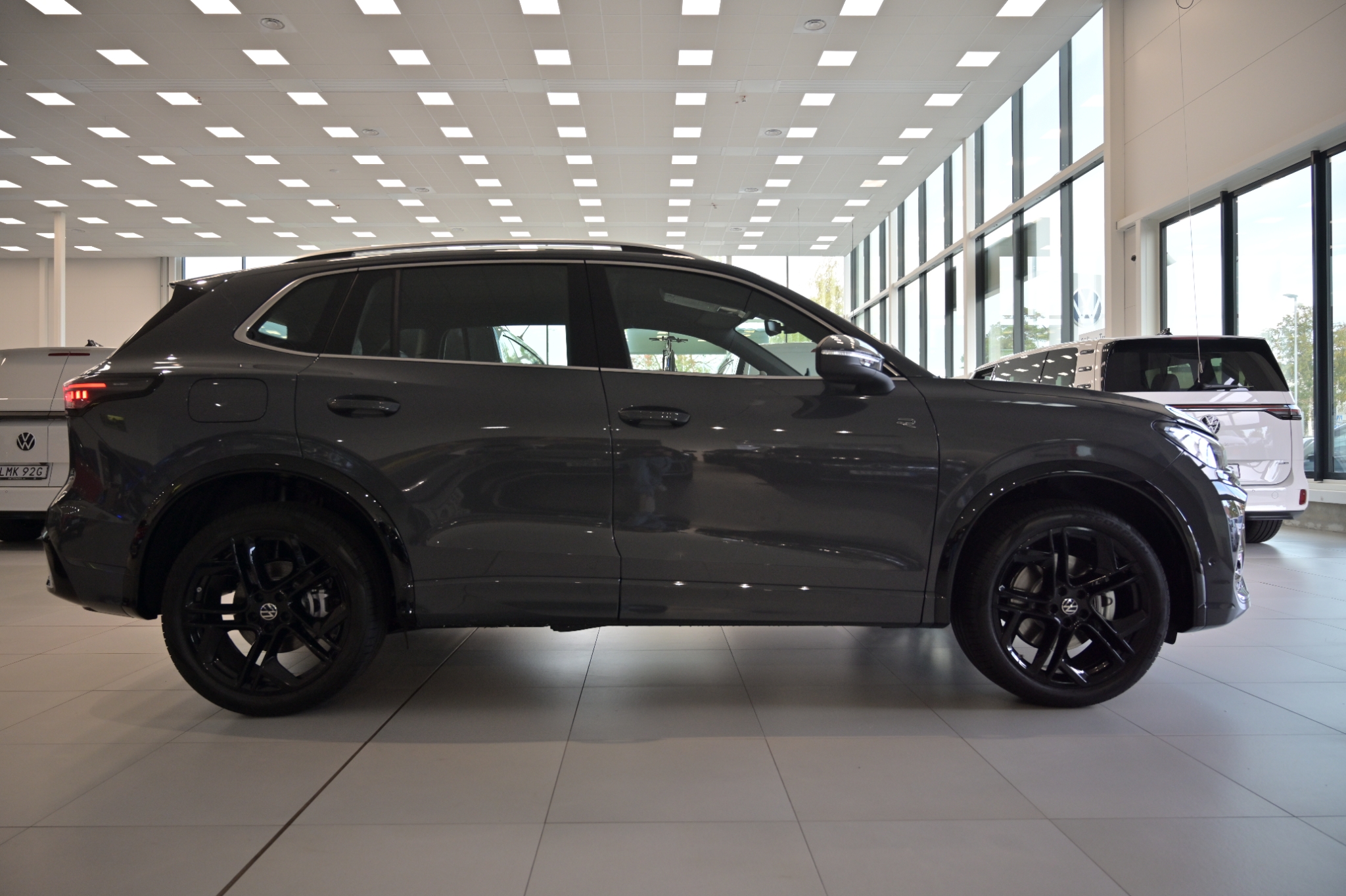 Volkswagen Tiguan eHybrid R-Line SWE 2027, photo 3/10