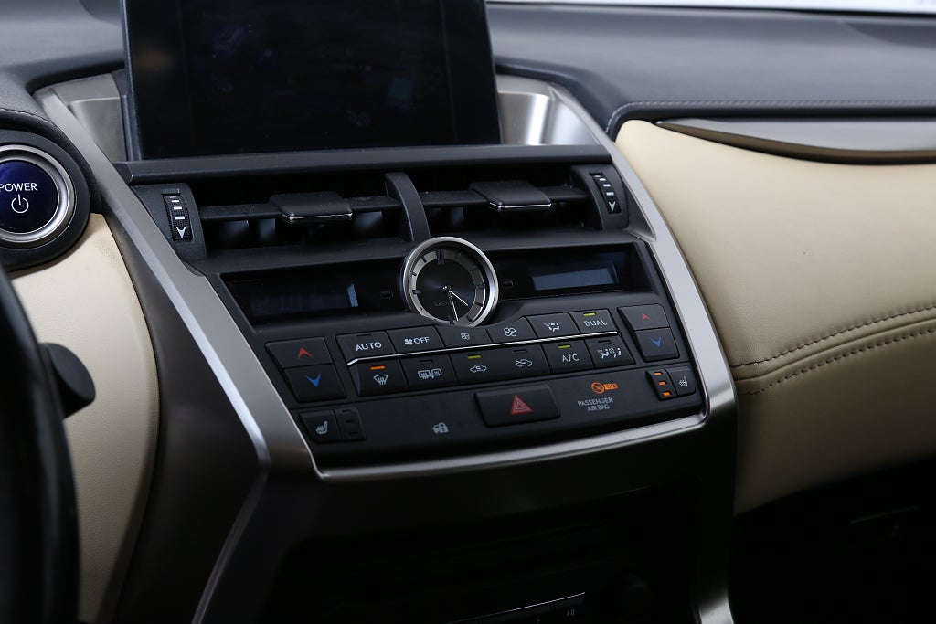 Lexus NX 300h AWD E-CVT Business Line 197hk Skinn Dragkrok 2015