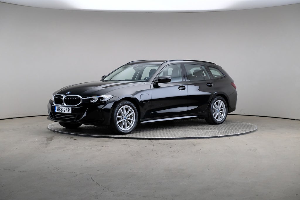 BMW 330e 3 xDrive Touring 292hk Drag