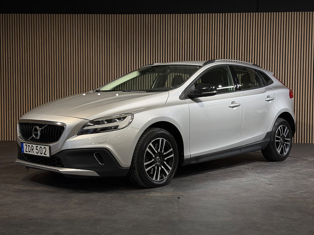 Volvo V40 Cross Country D2 Momentum / Värmare / 0,36L/M / Årsskatt 1103kr /