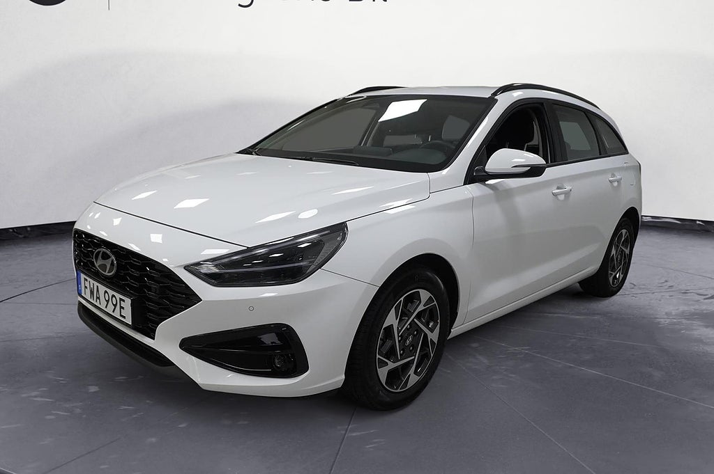 Hyundai i30 1.0 T-GDi 100 hk Aut MHEV Essential Förasspkt LED | Ränta 1,99%