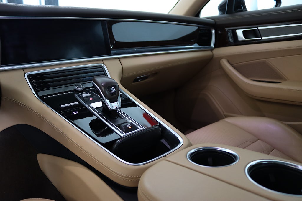 Porsche Panamera 4S PDK PASM B-kamera Pano Navi 422hk En Brukare