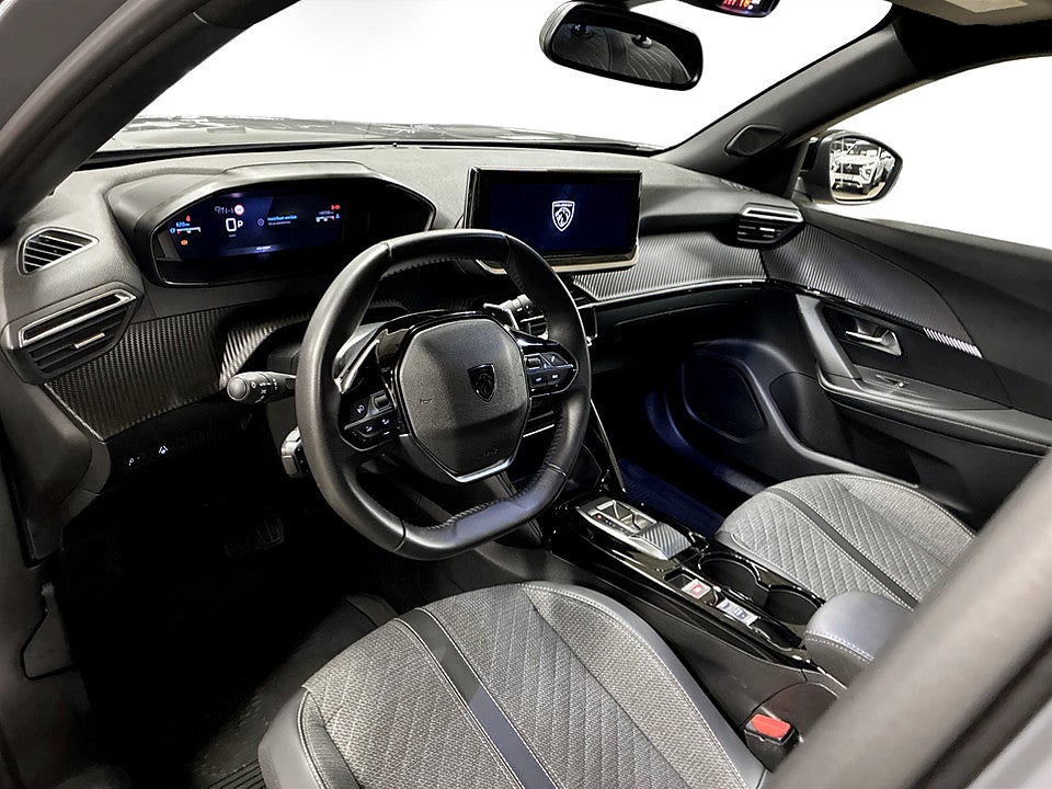 Bild på Peugeot 2008 ALLURE 1.2 PT 130hk Aut CARPLAY BACKKAMERA