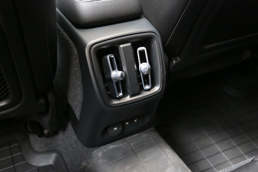 Volvo XC40 Recharge Twin Pro P8 AWD 360° H/K Pano Skinn 20" Drag 2022