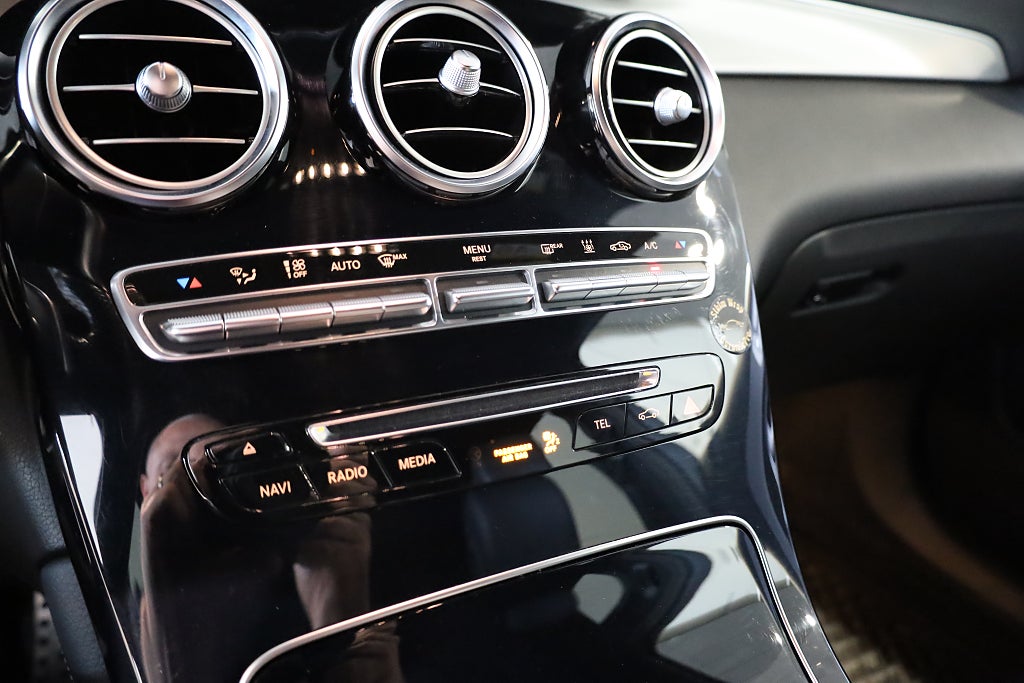 Mercedes-Benz GLC 250 d 4MATIC AUT Drag Värmare Burmester Kamera Navi
