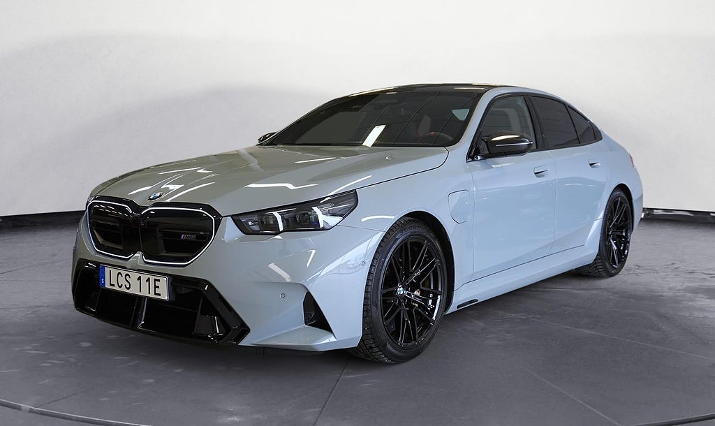BMW M5 Sedan B W Keramiska Ulitimate Package DAP | Ränta 3,95%