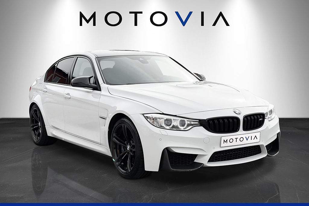 BMW M3 DCT Kolfiber HuD H/K Sportavgas m fjärr Kamera SV-SÅLD!
