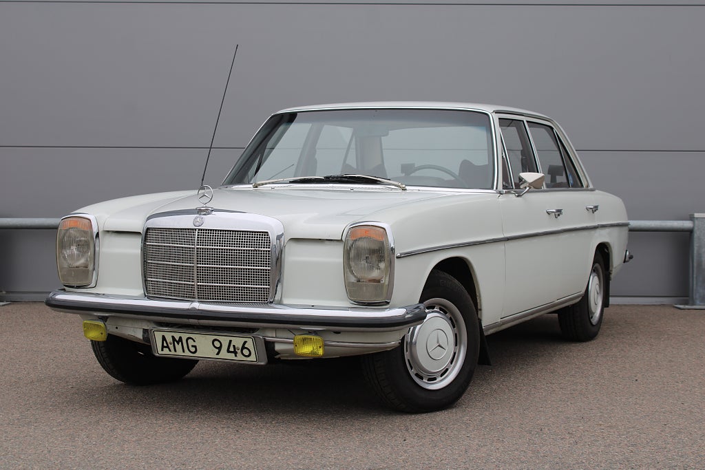 Mercedes-Benz 200 w115 95hk Få ägare Fint skick Svensksåld!