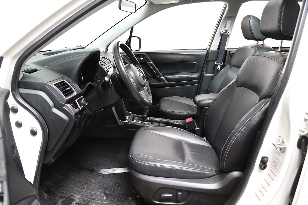 Subaru Forester 2,0D 147hk XE AWD Aut Panorama Skinn Drag 2016