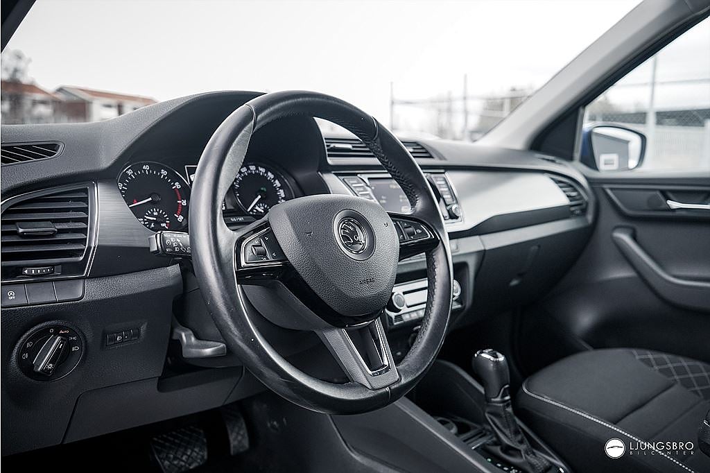 Skoda Fabia 1.2 TSI DSG 110hk / PDC / Lågmilad